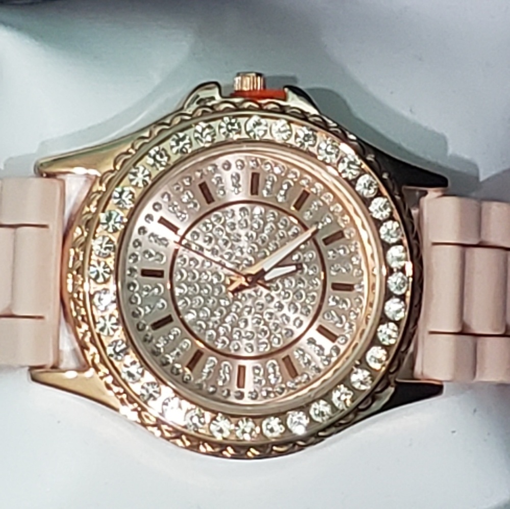 Meet your Posher, Bee